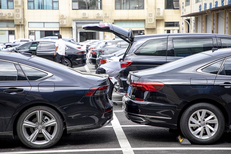我国停车配建标准低,车辆数量增长快,合规停车位不足 视觉中国图